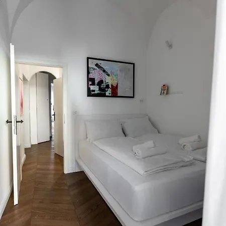 Swanky Residence, 4 Stars, Centre Lublana