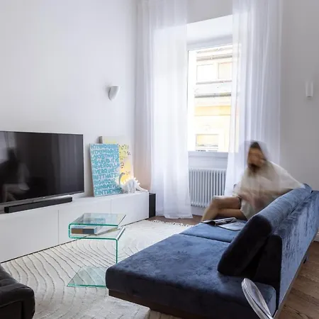 Swanky Residence, 4 Stars, Centre, Free Parking Apartment