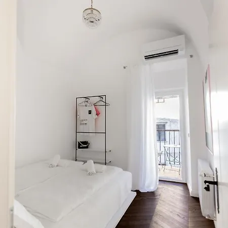 Swanky Residence, 4 Stars, Centre, Free Parking Apartment *