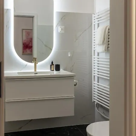 Apartment Swanky Residence, 4 Stars, Centre, Free Parking