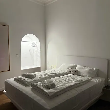 Swanky Residence, 4 Stars, Centre, Free Parking Apartment