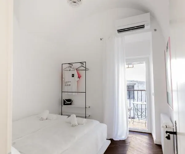 Swanky Residence, 4 Stars, Centre Apartment *